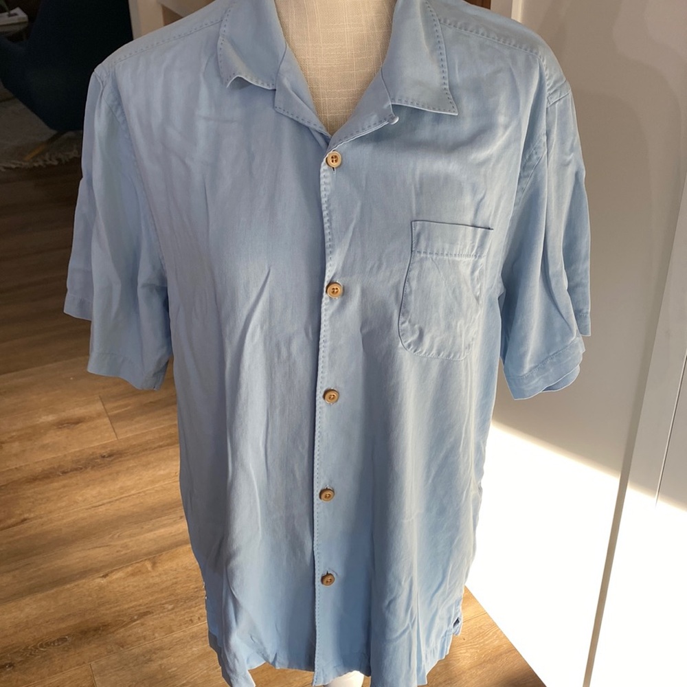 Tommy Bahama light blue 100% silk SS casual shirt Medium